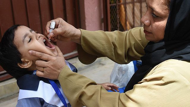 Bola Apakah Vaksin Polio Tetes Menyebabkan Demam
